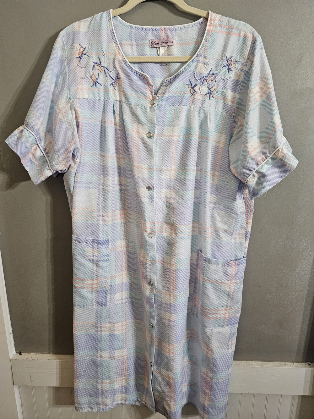 Ladies Vintage Robe Housecoat Granny